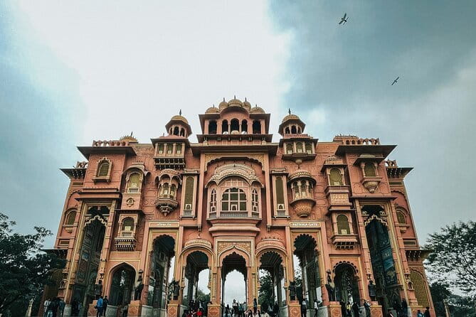 Jaipur Nahargarh Fort Sunrise or Sunset Tour with Flower Market - Private transport keeps a packed route manageable