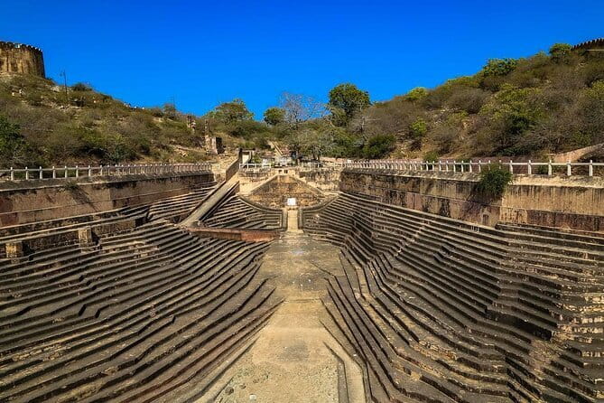 Jaipur Nahargarh Fort Sunrise or Sunset Tour with Flower Market - The flower market shows Jaipur at work