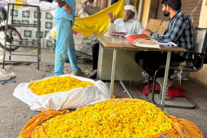 Jaipur: Shopping Tour with Blue Poetry & Printing Workshop & Rugs - Shopping with a guide who knows the city