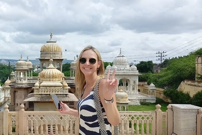 Jaipur Sunrise Tour with Morning Flower Market Walk - The flower market after sunrise
