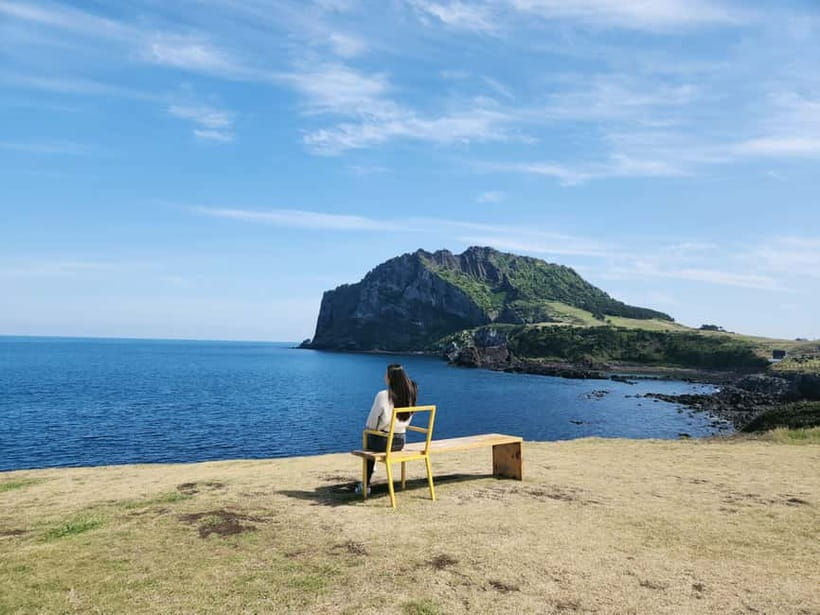 Jeju East: Cherry Blossom Early Bird Tour with Hotel Pickup - Jeonnong-ro, the first cherry blossom stop