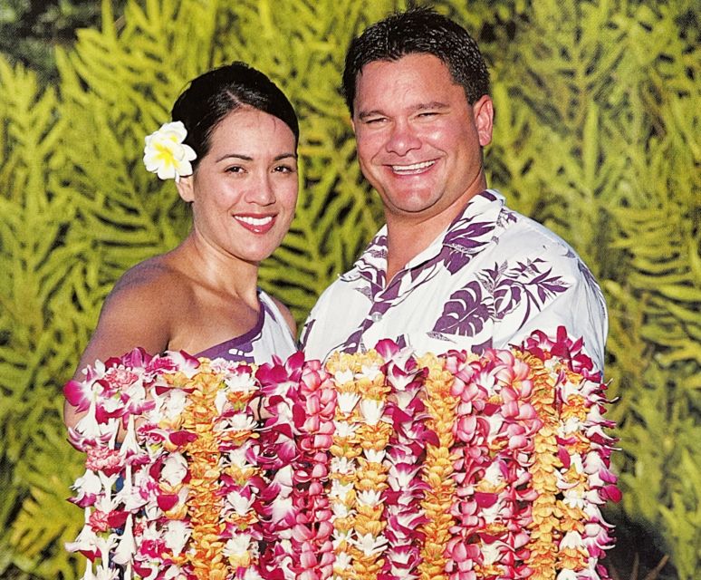 Kahului Airport: Maui Flower Lei Greeting Upon Arrival - A Lei Greeting Before the Airport Chores