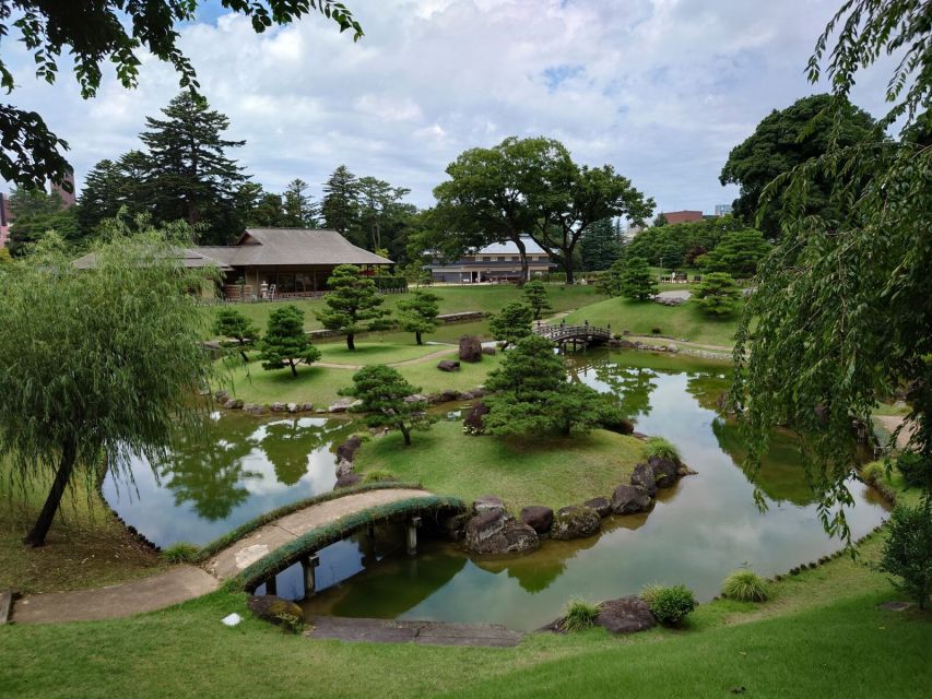 Kanazawa: Samurai, Matcha, Gardens and Geisha Full-Day Tour - Start beneath Kanazawa Station’s sumo wrestlers