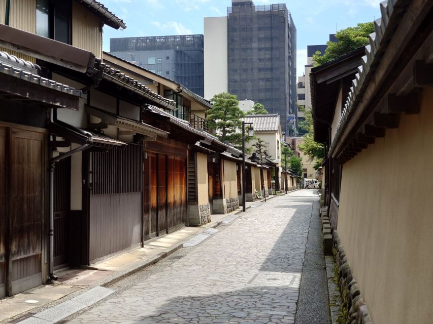 Kanazawa: Samurai, Matcha, Gardens and Geisha Full-Day Tour - Kenroku-en is the day’s visual centerpiece
