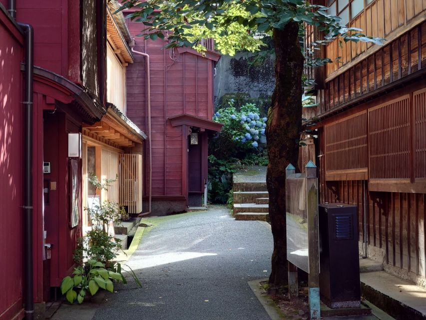 Kanazawa: Samurai, Matcha, Gardens and Geisha Full-Day Tour - Higashi-chaya reveals Kanazawa’s tea-house culture