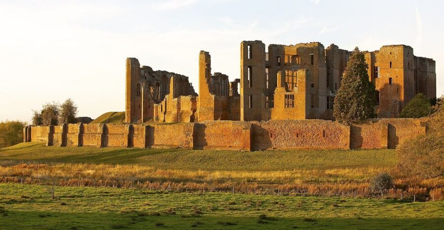 Kenilworth Castle and Elizabethan Garden Entry Ticket - Follow Elizabeth I through the garden