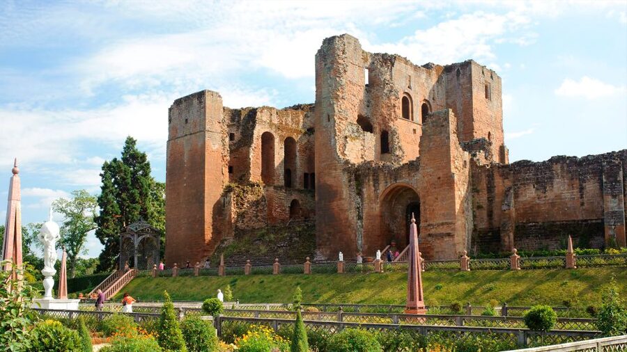 Kenilworth Castle and Elizabethan Garden Entry Ticket - See the bedroom and Oak Room