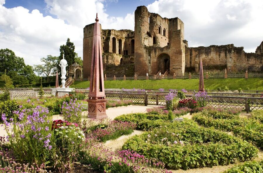 Kenilworth Castle and Elizabethan Garden Entry Ticket - Let the ruins set the pace