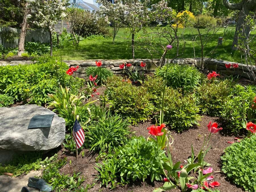 Kennebunkport: A Garden Stroll - Private Plantings and Carefully Kept Hardscapes