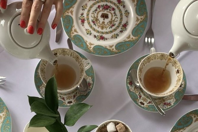 Kensington Palace VIP Garden Tour with Royal High Tea - The Round Pond and Queen Caroline’s gardens