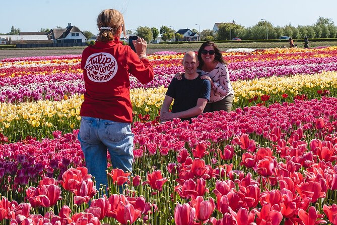 Keukenhof Gardens & Tulip Experience Tour from Amsterdam - How guided is this tour?