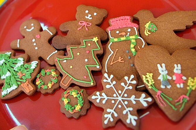 Kew Biscuit Decorating Class for Adults - Decorating the seasonal biscuit set