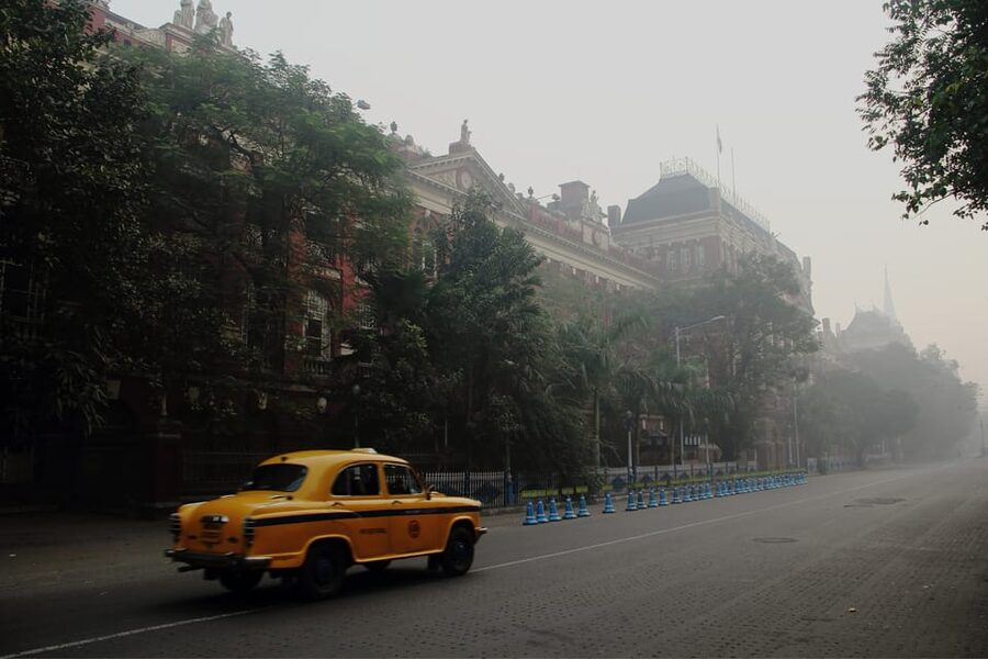 Kolkata: Half-Day Morning Tour w/ Flower Market - St. Paul Cathedral after the memorial