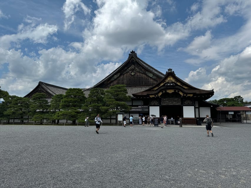 Kyoto: Nijo Castle & Gardens 2-Hour Guided Tour - Honmaru-goten Palace needs a little clarification