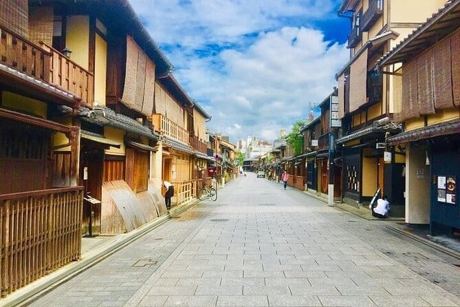 Kyoto Sakura & Hidden Gems of Timeless Tradition - Food, transport, and what to carry