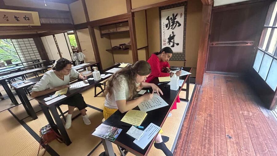 Kyoto: Shakyo & Matcha in Historic Temple Garden - The shakyo session, step by step