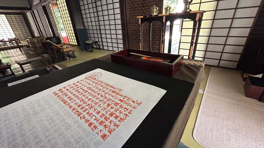 Kyoto: Shakyo & Matcha in Historic Temple Garden - What the guide adds to the visit