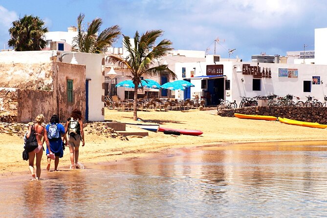 Lanzarote Tour: Lagomar Museum, Cactus Garden & La Graciosa - Three Lanzarote sights in one compact day