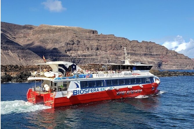 Lanzarote Tour: Lagomar Museum, Cactus Garden & La Graciosa - The boat crossing to La Graciosa