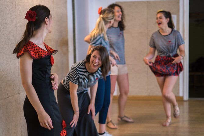Learn Flamenco in 90 minutes - Gift flower - What this class does not include