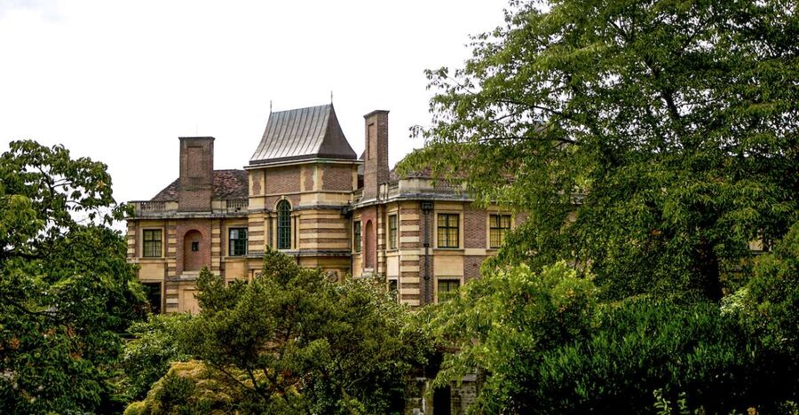 London: Entry Ticket to Eltham Palace and Gardens - Why Eltham Palace feels unlike other historic houses