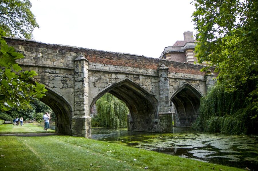 London: Entry Ticket to Eltham Palace and Gardens - The paneled dining room and modern luxury
