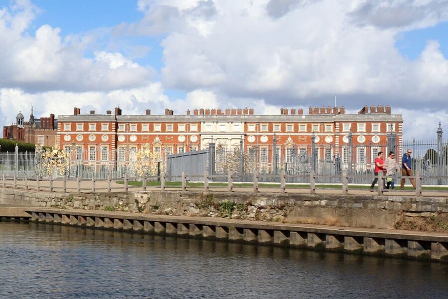 London: Hampton Court to Kew River Thames Cruise - A slow Thames route between two royal destinations