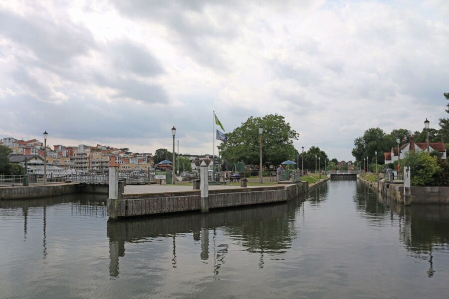 London: Hampton Court to Kew River Thames Cruise - Starting at Hampton Court Landing Stage, Pier 3