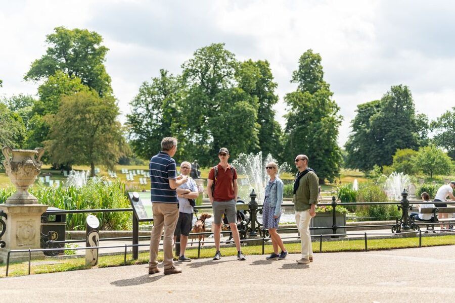 London: Kensington Palace Gardens Tour with Royal High Tea - Kensington Gardens, fountains, and the Sunken Garden