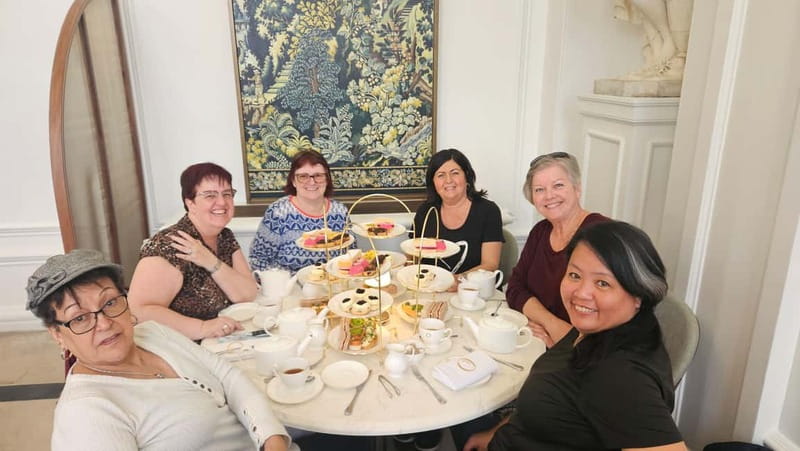 London: VIP Kensington Palace Gardens Tour & Royal High Tea - Choosing palace entry or gardens and tea only