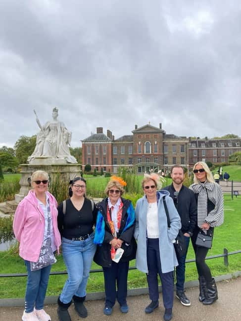 London: VIP Kensington Palace Gardens Tour & Royal High Tea - Kensington Gardens, the Sunken Garden, and Diana’s statue