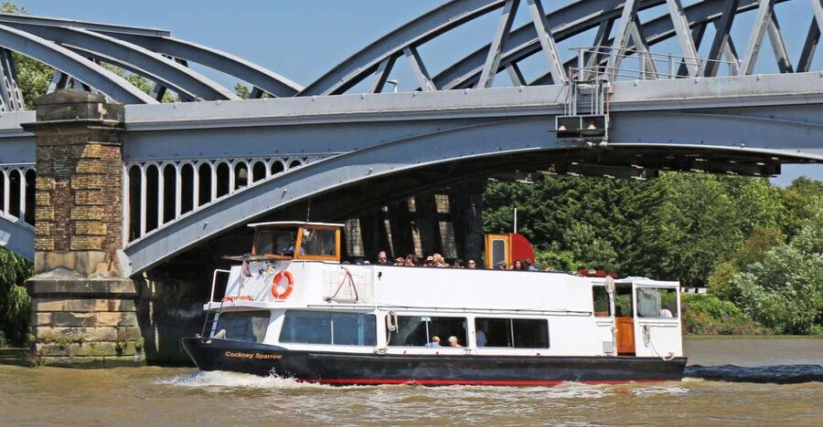 London: Westminster to Kew River Thames Cruise - Wandsworth, Putney, and the wider Thames