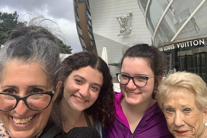 Louis Vuitton Foundation Exterior Walking Tour and Premium Entry - A short walk through Jardin d’Acclimatation