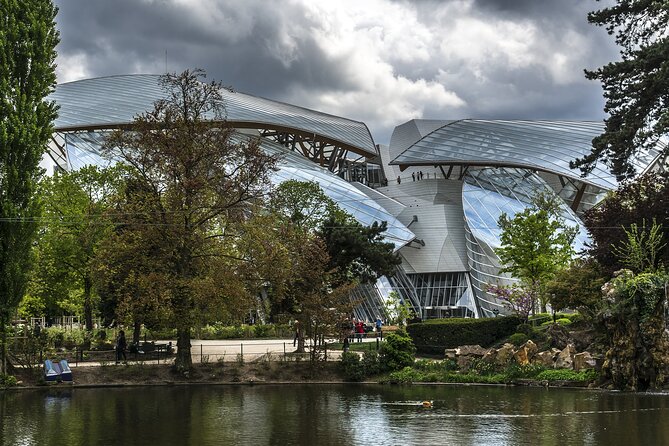 Louis Vuitton Foundation Exterior Walking Tour and Premium Entry - Entering the Fondation Louis Vuitton