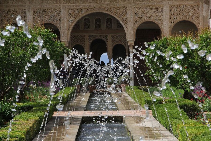 Malaga: Granada Day Trip with Alhambra, Palaces and Gardens - Why the Alhambra Makes This Long Day Worthwhile