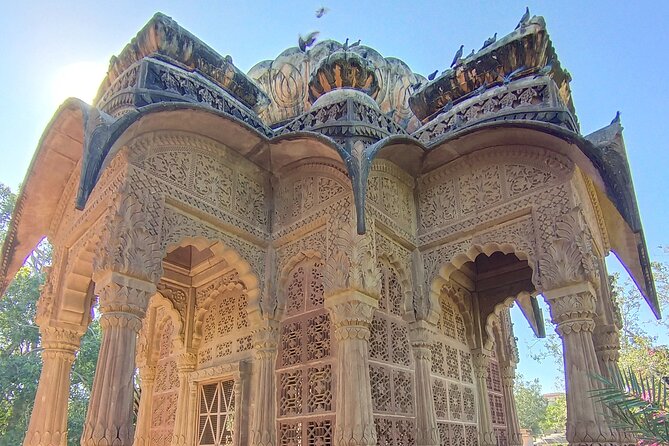 Mandore Garden Walking Tour - Walking through the Hall of Heroes