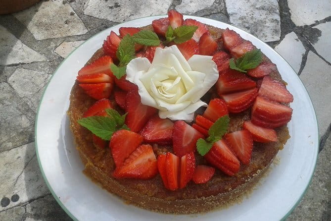 Market Tour & Traditional Tuscan cooking class in a garden - Why the small group matters
