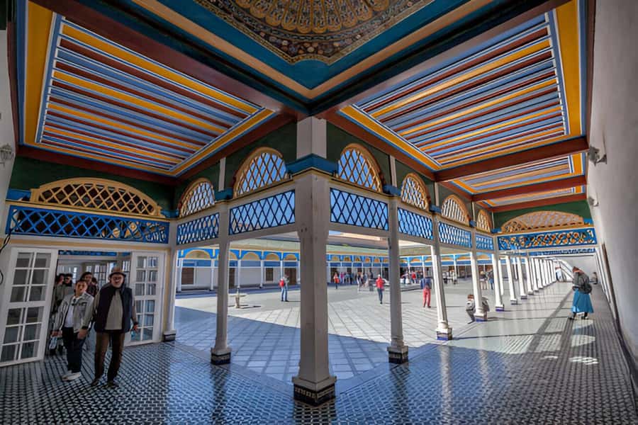 Marrakech: Bahia Palace, Madrasa Ben Youssef & Secret Garden - Jemaa el-Fnaa closes the loop