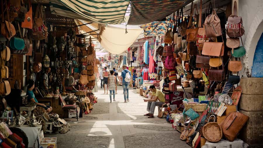 Marrakech: Madrassa Ben Youssef, Secret Garden & Medina Tour - Souk Semmarine, shopping with a sense of direction