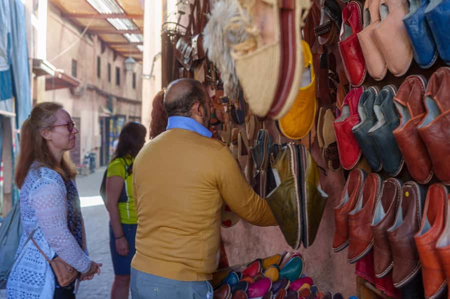 Marrakech: Medina, Souks, Artisans Guided Tour with Mint Tea - Souk Sebbaghine, where wool becomes color