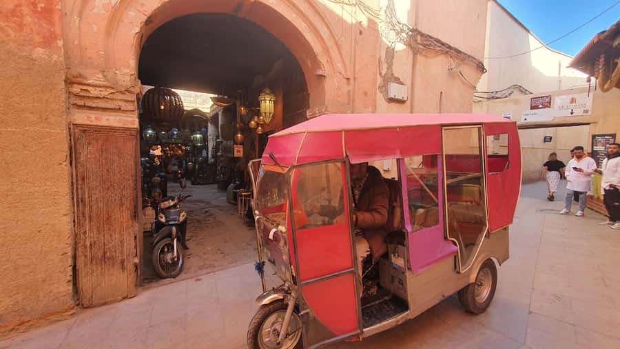 Marrakech Tuk-Tuk Tour with Photography Museum+Secret Garden - Meeting at Koutoubia and getting oriented