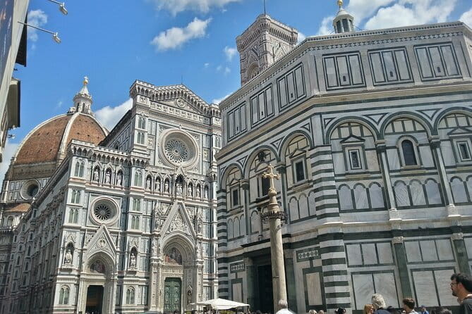 Medici's Mile Walking Tour plus Pitti Palace or Boboli Gardens Ticket - Piazza della Signoria and Medici power in the open air