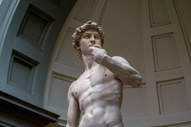 Medici's Mile Walking Tour plus Pitti Palace or Boboli Gardens Ticket - The Vasari Corridor: follow its path, do not enter