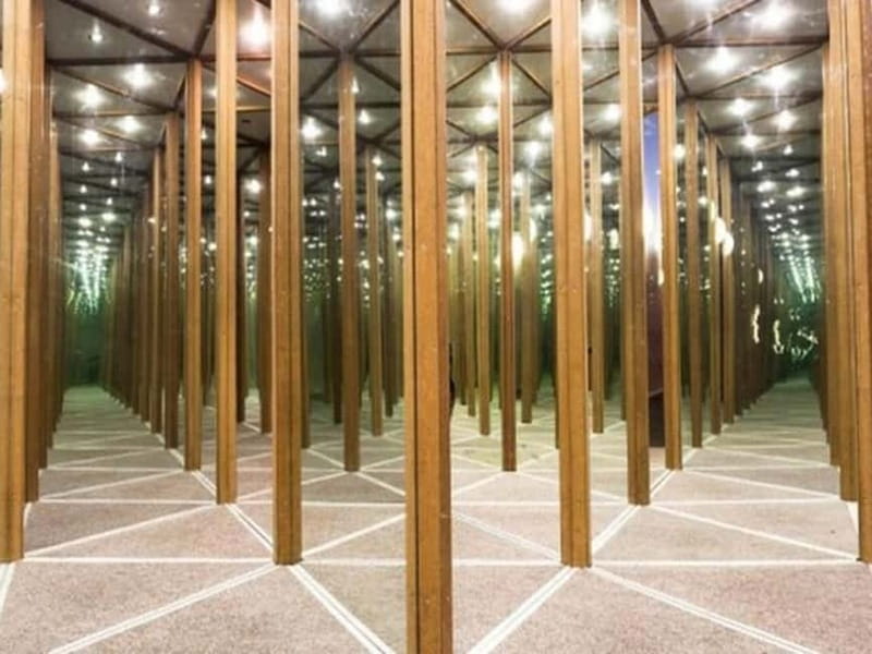 Mirror Maze and Hall of Laughter- Crooked Mirrors - Should you book it?