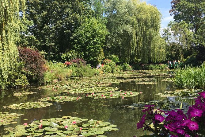 Monet's Gardens & House-Private Giverny Tour From Paris - What the guides add to the visit
