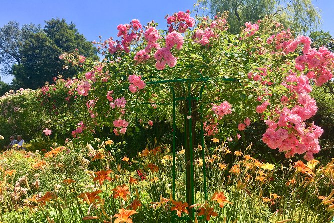 Monet's Gardens & House-Private Giverny Tour From Paris - Is $520.23 per person good value?