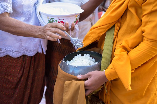 Morning Buddhist Almsgiving, Grand Palace and Flower Market Tour in Bangkok - Pak Khlong Talat, Bangkok’s flower stop