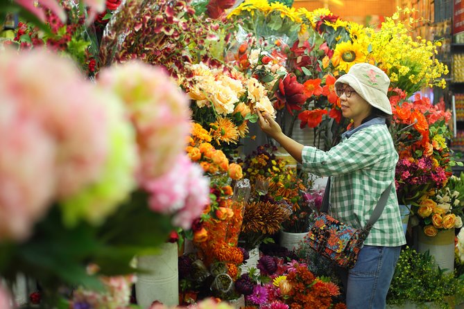 Morning Buddhist Almsgiving, Grand Palace and Flower Market Tour in Bangkok - Dress carefully for Thailand’s most sacred site