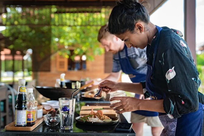 Morning Cooking Class in Traditional Pavilion with Beautiful Garden - Chiang Mai - Choosing your three Thai dishes