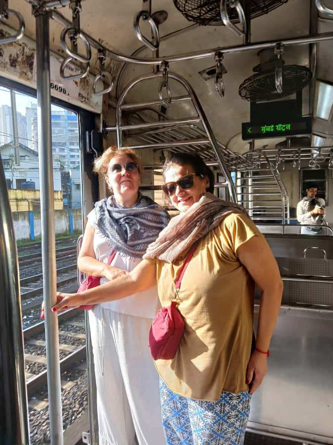 Mumbai:Dhobi Ghat Laundry,Dharavi Slum & Flower market Tour - What the small businesses show you
